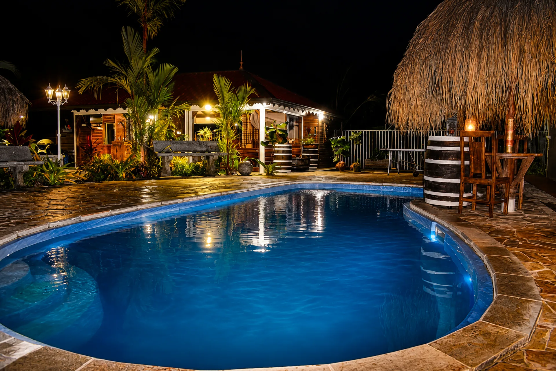 Espace piscine de l'Habitation Bonneville